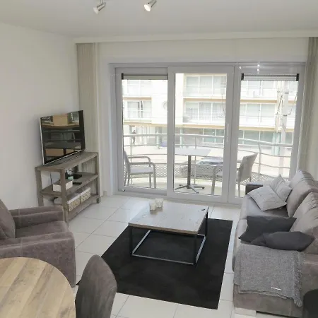 Volledig Gerenoveerd 2 Slaapkamer In Westende-bad, 250 M Het * Westende-Bad