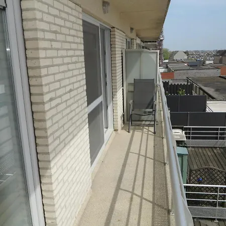 Volledig Gerenoveerd 2 Slaapkamer In Westende-bad, 250 M Het Apartment Westende-Bad
