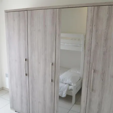 Volledig Gerenoveerd 2 Slaapkamer In Westende-bad, 250 M Het * Westende-Bad