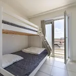 Volledig Gerenoveerd 2 Slaapkamer In Westende-bad, 250 M Het *