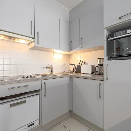 Апартаменты Volledig Gerenoveerd 2 Slaapkamer In Westende-bad, 250 M Het Вестенде-Бад