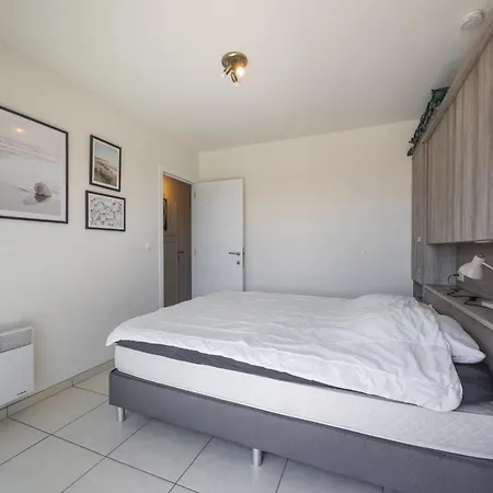 Volledig Gerenoveerd 2 Slaapkamer In Westende-bad, 250 M Het * Вестенде-Бад