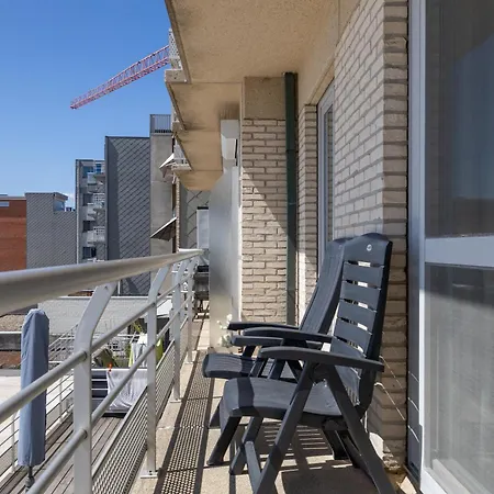 Volledig Gerenoveerd 2 Slaapkamer In Westende-bad, 250 M Het 아파트