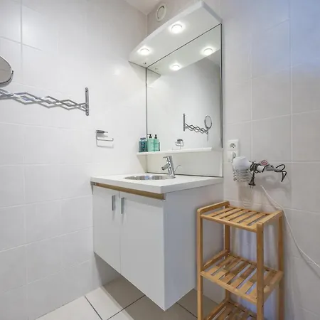 Volledig Gerenoveerd 2 Slaapkamer In Westende-bad, 250 M Het Westende-Bad