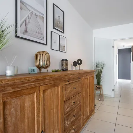 Volledig Gerenoveerd 2 Slaapkamer In Westende-bad, 250 M Het Apartment