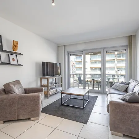 Volledig Gerenoveerd 2 Slaapkamer In Westende-bad, 250 M Het Апартаменты Вестенде-Бад