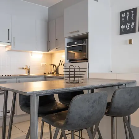 Volledig Gerenoveerd 2 Slaapkamer In Westende-bad, 250 M Het *