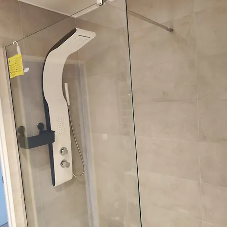 Volledig Gerenoveerd 2 Slaapkamer In Westende-bad, 250 M Het *