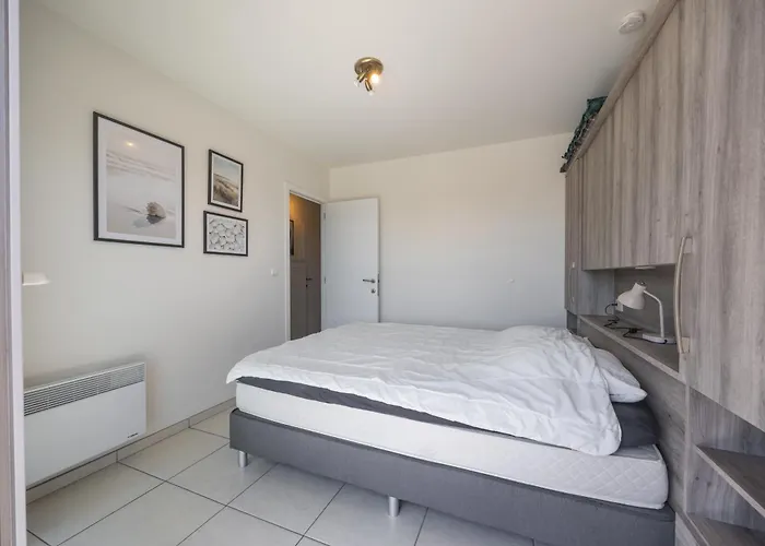 Volledig Gerenoveerd 2 Slaapkamer In Westende-bad, 250 M Het * Westende-Bad