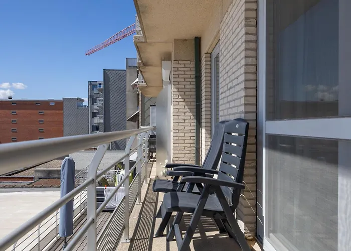 Volledig Gerenoveerd 2 Slaapkamer In Westende-bad, 250 M Het Apartment