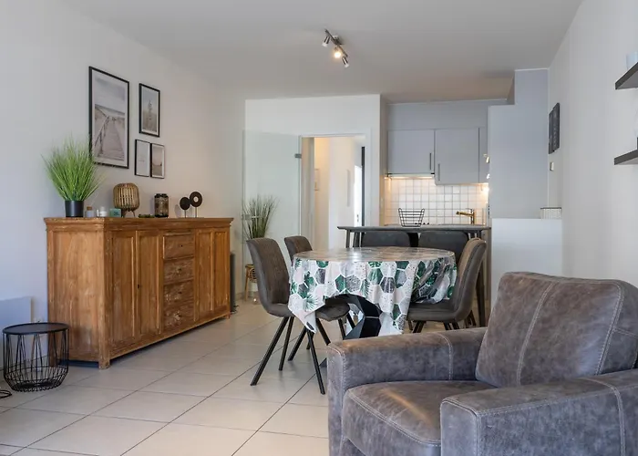 Apartment Volledig Gerenoveerd 2 Slaapkamer In Westende-bad, 250 M Het *