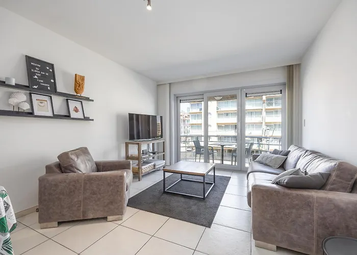 Volledig Gerenoveerd 2 Slaapkamer In Westende-bad, 250 M Het Apartment Westende-Bad