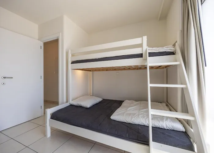 Volledig Gerenoveerd 2 Slaapkamer In Westende-bad, 250 M Het Apartment
